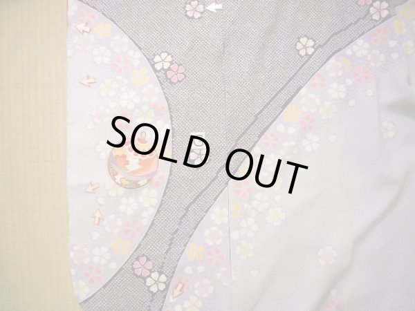 画像27: J1104J  子供用 女性用着物 杜若、鈴柄 化繊 薄い 深い 藤, 菊 【中古】 【USED】 【リサイクル】 ★★☆☆☆ (27)