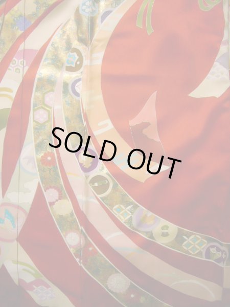 画像3: J1104N  子供用 女性用着物 熨斗柄 シルク(正絹)   赤, 菊 【中古】 【USED】 【リサイクル】 ★★★★☆ (3)