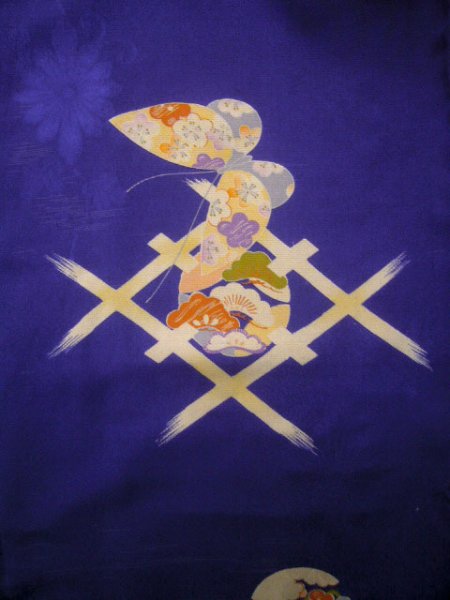 画像4: J1111N  子供用 女性用着物  シルク(正絹) 深い  青, 菊 【中古】 【USED】 【リサイクル】 ★★★☆☆ (4)