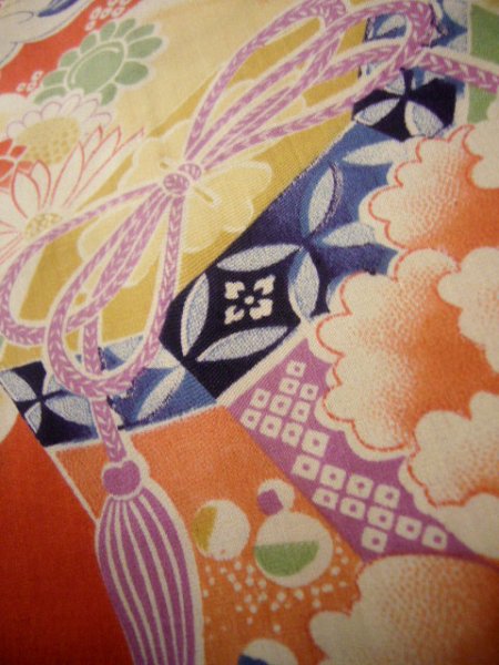 画像11: J1111Q  子供用 女性用着物 貝桶柄 シルク（正絹）   赤, ぼたん 【中古】 【USED】 【リサイクル】 ★★★★☆ (11)