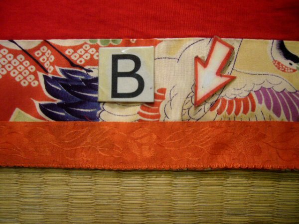 画像17: J1111Q  子供用 女性用着物 貝桶柄 シルク（正絹）   赤, ぼたん 【中古】 【USED】 【リサイクル】 ★★★★☆ (17)