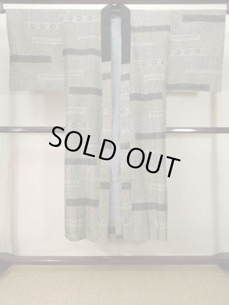 画像2: J1209C  襦袢 女性用着物  シルク(正絹) スモーキーな 淡い 黄緑色, 花 【中古】 【USED】 【リサイクル】 ★★☆☆☆ (2)