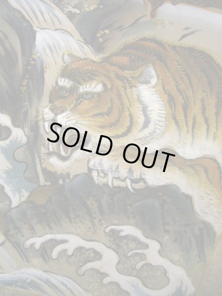 画像5: J1209K  襦袢 女性用着物  シルク(正絹) スモーキーな 緑がかった グレー(灰色), 松/松葉 【中古】 【USED】 【リサイクル】 ★★★☆☆ (5)