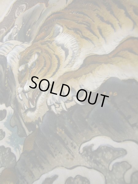 画像10: J1209K  襦袢 女性用着物  シルク(正絹) スモーキーな 緑がかった グレー(灰色), 松/松葉 【中古】 【USED】 【リサイクル】 ★★★☆☆ (10)