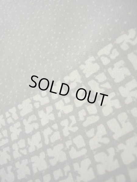 画像16: J1209K  襦袢 女性用着物  シルク(正絹) スモーキーな 緑がかった グレー(灰色), 松/松葉 【中古】 【USED】 【リサイクル】 ★★★☆☆ (16)