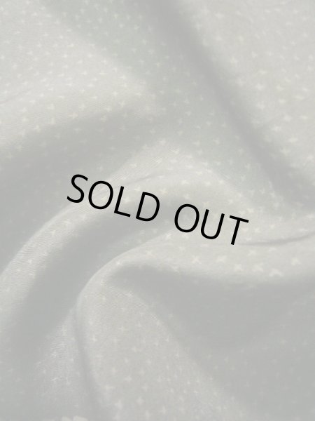 画像18: J1209K  襦袢 女性用着物  シルク(正絹) スモーキーな 緑がかった グレー(灰色), 松/松葉 【中古】 【USED】 【リサイクル】 ★★★☆☆ (18)