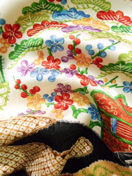 画像18: J1223D Mint  振袖 女性用着物  シルク（正絹）   黒, 梅 【中古】 【USED】 【リサイクル】 ★★★★☆ (18)