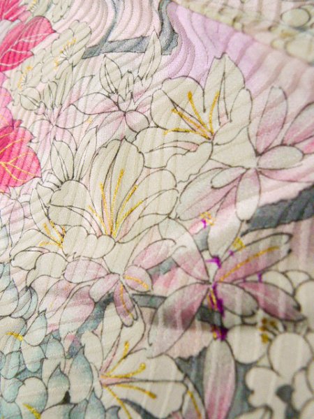 画像16: J1223E  振袖 女性用着物 百合柄 シルク(正絹) 淡い 薄い ピンク, ぼたん 【中古】 【USED】 【リサイクル】 ★★★☆☆ (16)