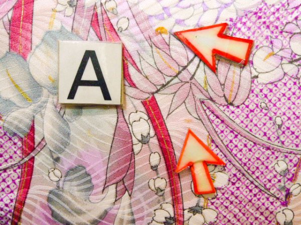 画像20: J1223E  振袖 女性用着物 百合柄 シルク(正絹) 淡い 薄い ピンク, ぼたん 【中古】 【USED】 【リサイクル】 ★★★☆☆ (20)