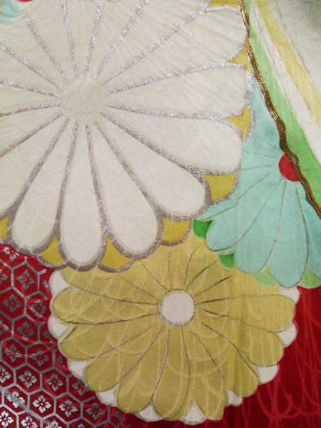 画像10: J1223K  振袖 女性用着物 誰が袖 シルク（正絹） 淡い 薄い 水色, ぼたん 【中古】 【USED】 【リサイクル】 ★★☆☆☆ (10)