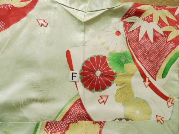 画像25: J1223K  振袖 女性用着物 誰が袖 シルク（正絹） 淡い 薄い 水色, ぼたん 【中古】 【USED】 【リサイクル】 ★★☆☆☆ (25)