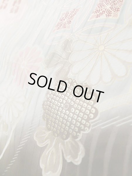 画像15: J1225A  振袖 女性用着物  シルク(正絹) 淡い  えんじ, 菊 【中古】 【USED】 【リサイクル】 ★★★☆☆ (15)