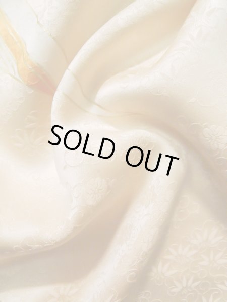 画像16: J1225F  振袖 女性用着物  シルク（正絹） 薄い  クリーム, 菊 【中古】 【USED】 【リサイクル】 ★★★★☆ (16)