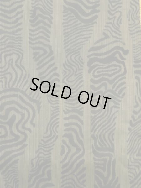 画像3: K0203J Mint  羽織 男性用着物  シルク(正絹) グレーがかった  グリーン(緑), 木目 【中古】 【USED】 【リサイクル】 ★★★★☆ (3)