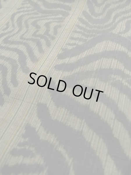 画像9: K0203J Mint  羽織 男性用着物  シルク(正絹) グレーがかった  グリーン(緑), 木目 【中古】 【USED】 【リサイクル】 ★★★★☆ (9)