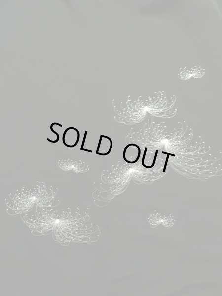 画像3: K0203N  羽織 女性用着物  化繊   黒, 菊 【中古】 【USED】 【リサイクル】 ★★★☆☆ (3)