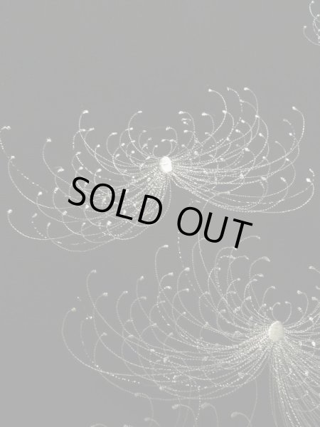 画像4: K0203N  羽織 女性用着物  化繊   黒, 菊 【中古】 【USED】 【リサイクル】 ★★★☆☆ (4)