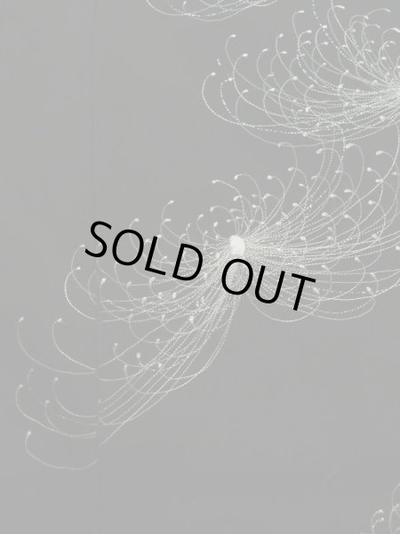 画像6: K0203N  羽織 女性用着物  化繊   黒, 菊 【中古】 【USED】 【リサイクル】 ★★★☆☆ (6)