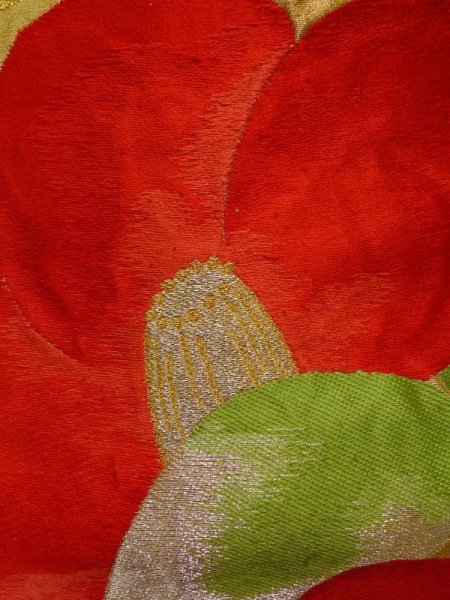 画像4: K0224R 袋帯  女性用着物 シルク(正絹)   ゴールド(金) 椿   【中古】 【USED】 【リサイクル】 ★★★☆☆ (4)