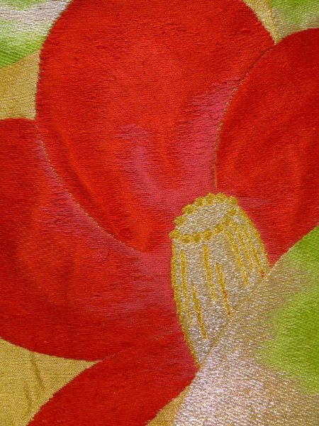 画像6: K0224R 袋帯  女性用着物 シルク(正絹)   ゴールド(金) 椿   【中古】 【USED】 【リサイクル】 ★★★☆☆ (6)