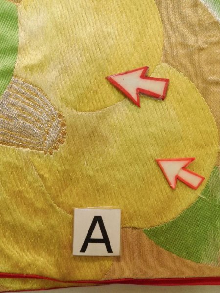 画像12: K0224R 袋帯  女性用着物 シルク(正絹)   ゴールド(金) 椿   【中古】 【USED】 【リサイクル】 ★★★☆☆ (12)