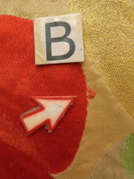 画像13: K0224R 袋帯  女性用着物 シルク(正絹)   ゴールド(金) 椿   【中古】 【USED】 【リサイクル】 ★★★☆☆ (13)