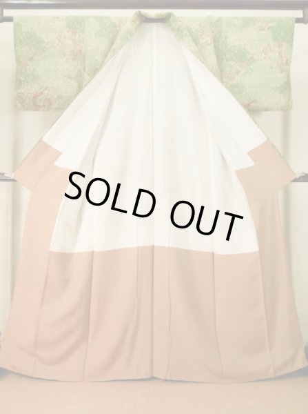 画像2: K0317E Mint  小紋 女性用着物  シルク(正絹) 淡い 茶色がかった 黄緑色, 鳥 【中古】 【USED】 【リサイクル】 ★★★★☆ (2)