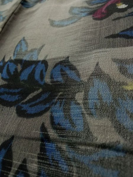 画像9: K0324D  小紋 女性用着物  シルク(正絹)   グレー(灰色), 花 【中古】 【USED】 【リサイクル】 ★★★☆☆ (9)