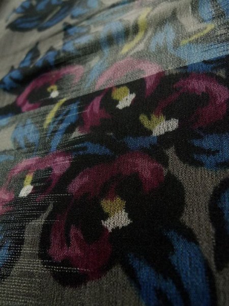 画像10: K0324D  小紋 女性用着物  シルク(正絹)   グレー(灰色), 花 【中古】 【USED】 【リサイクル】 ★★★☆☆ (10)