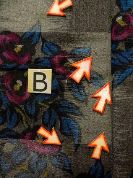 画像15: K0324D  小紋 女性用着物  シルク(正絹)   グレー(灰色), 花 【中古】 【USED】 【リサイクル】 ★★★☆☆ (15)