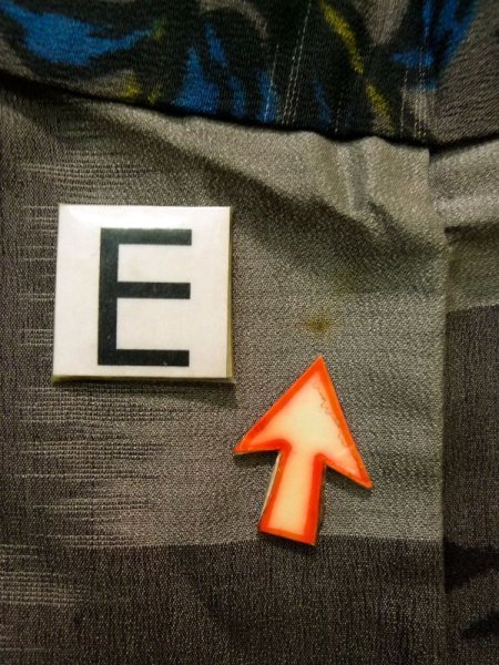 画像18: K0324D  小紋 女性用着物  シルク(正絹)   グレー(灰色), 花 【中古】 【USED】 【リサイクル】 ★★★☆☆ (18)