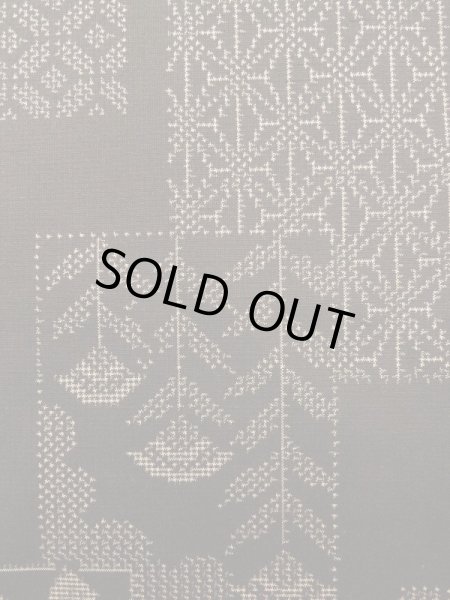 画像9: K0324J Mint  紬 女性用着物  シルク(正絹)   黒, 花 【中古】 【USED】 【リサイクル】 ★★★★☆ (9)