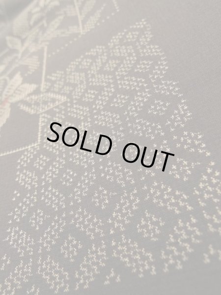 画像10: K0324J Mint  紬 女性用着物  シルク(正絹)   黒, 花 【中古】 【USED】 【リサイクル】 ★★★★☆ (10)