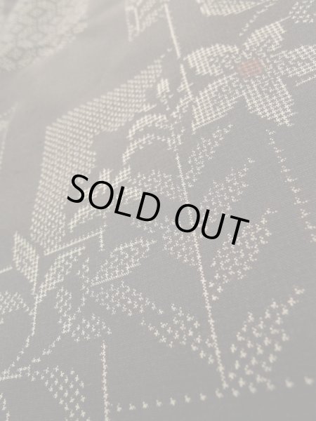 画像12: K0324J Mint  紬 女性用着物  シルク(正絹)   黒, 花 【中古】 【USED】 【リサイクル】 ★★★★☆ (12)