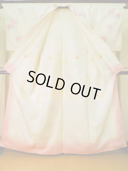 画像2: K0324K  紬 女性用着物  シルク(正絹)   オフ ホワイト, 椿 【中古】 【USED】 【リサイクル】 ★★★★☆ (2)