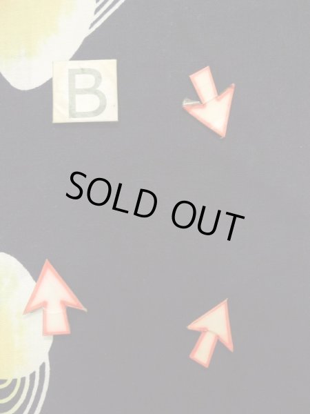 画像16: K0414E  注染浴衣 女性用着物 1960-1970年代 綿   黒, 花 【中古】 【USED】 【リサイクル】 ★★★☆☆ (16)