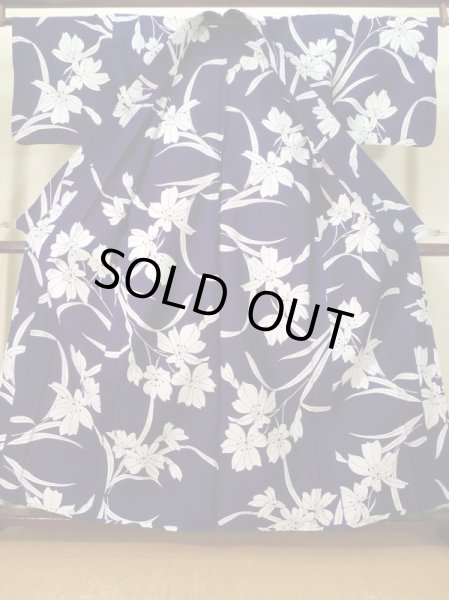 画像2: K0414S  浴衣(日本製) 女性用着物 百合、1960-1970年代 綿   藍,  【中古】 【USED】 【リサイクル】 ★★★☆☆ (2)