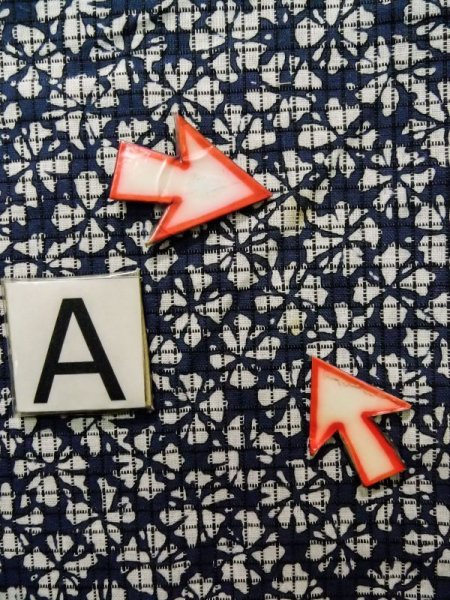 画像12: K0414T  浴衣（日本製） 女性用着物 1960-1970年代 綿   藍, 抽象的模様 【中古】 【USED】 【リサイクル】 ★★★☆☆ (12)