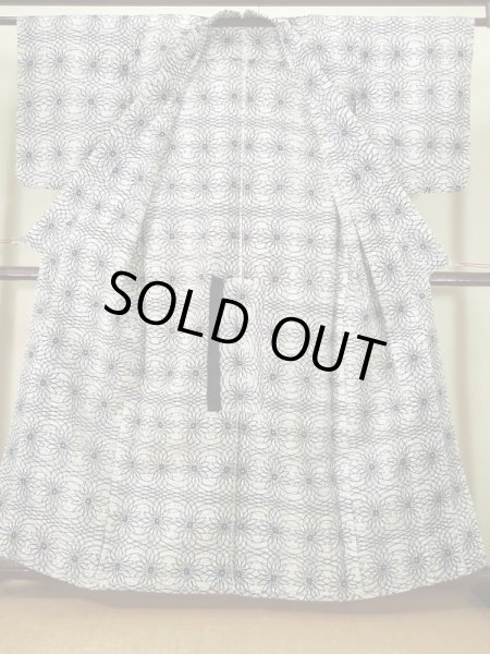 画像2: K0421N  浴衣(日本製) 女性用着物  綿麻   藍, 花 【中古】 【USED】 【リサイクル】 ★★☆☆☆ (2)