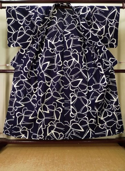 画像2: K0426S  浴衣(日本製) 女性用着物 1960〜1970年代 綿   藍, 蝶々 【中古】 【USED】 【リサイクル】 ★★☆☆☆ (2)