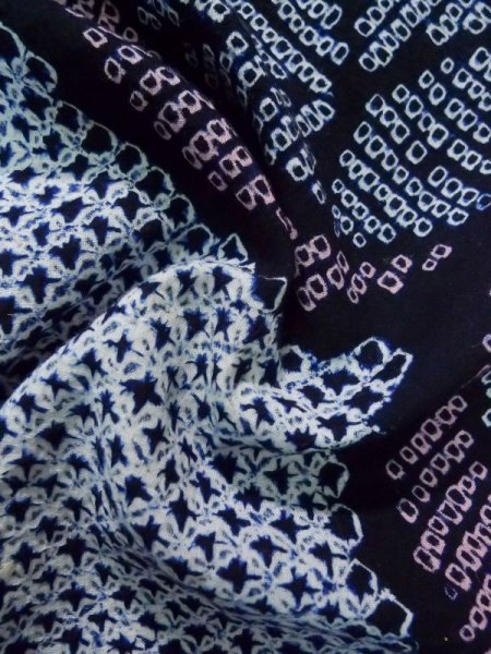 画像13: K0526A  浴衣（日本製） 女性用着物 有松絞り、1980-1990年代 綿 ヘザー（杢）  藍, 抽象的模様 【中古】 【USED】 【リサイクル】 ★★☆☆☆ (13)