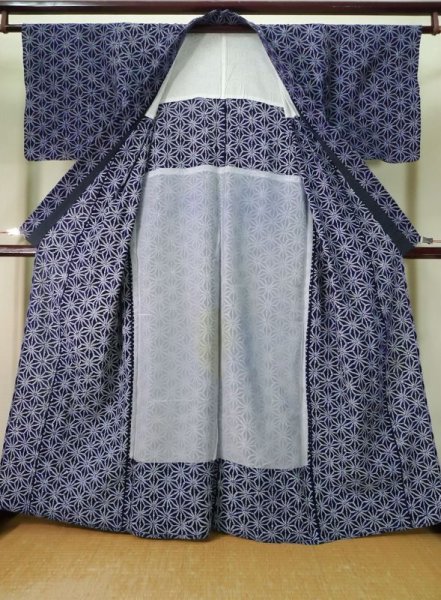 画像2: K0526B  浴衣(日本製) 女性用着物 有松絞り、1980-1990年代 綿   藍, 麻の葉 【中古】 【USED】 【リサイクル】 ★☆☆☆☆ (2)