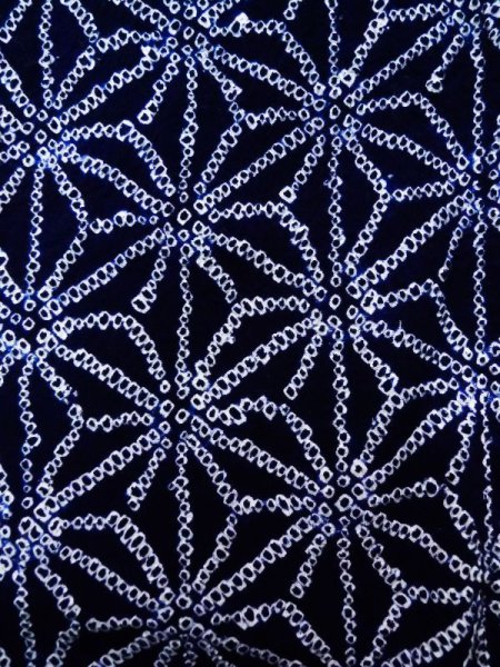 画像5: K0526B  浴衣(日本製) 女性用着物 有松絞り、1980-1990年代 綿   藍, 麻の葉 【中古】 【USED】 【リサイクル】 ★☆☆☆☆ (5)