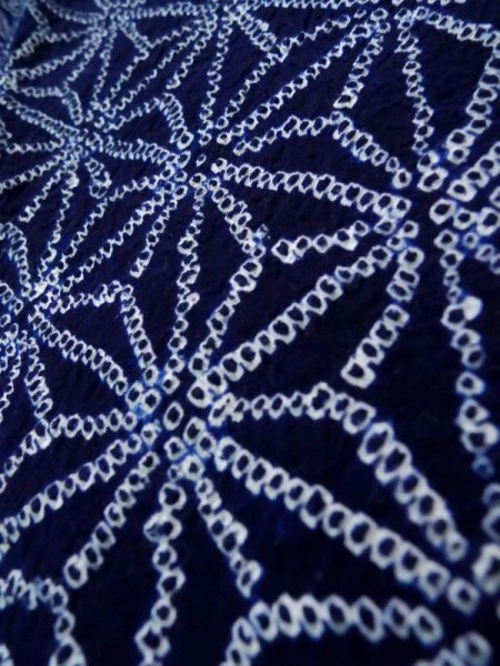 画像7: K0526B  浴衣(日本製) 女性用着物 有松絞り、1980-1990年代 綿   藍, 麻の葉 【中古】 【USED】 【リサイクル】 ★☆☆☆☆ (7)