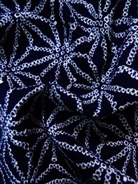 画像10: K0526B  浴衣(日本製) 女性用着物 有松絞り、1980-1990年代 綿   藍, 麻の葉 【中古】 【USED】 【リサイクル】 ★☆☆☆☆ (10)