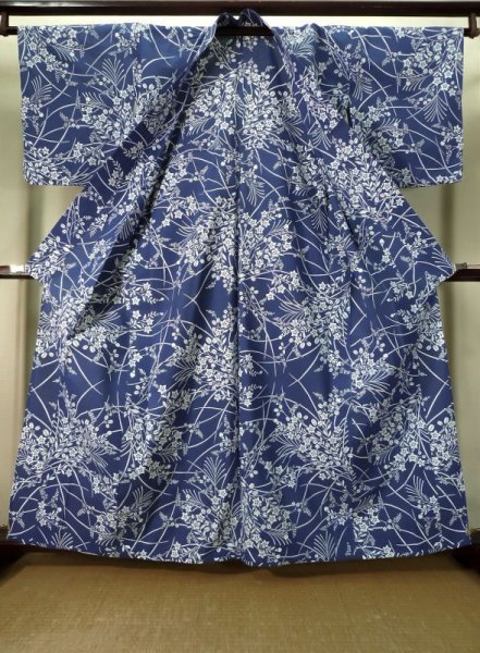 画像2: K0526K  浴衣(日本製) 女性用着物 1980-1990年代 綿   水色, 萩 【中古】 【USED】 【リサイクル】 ★★☆☆☆ (2)