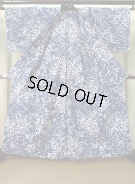 画像2: K0526K  浴衣（日本製） 女性用着物 1980-1990年代 綿   水色, 萩 【中古】 【USED】 【リサイクル】 ★★☆☆☆ (2)