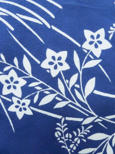 画像7: K0526K  浴衣(日本製) 女性用着物 1980-1990年代 綿   水色, 萩 【中古】 【USED】 【リサイクル】 ★★☆☆☆ (7)