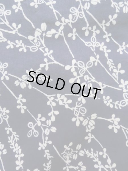 画像5: K0526L  浴衣（日本製） 女性用着物 1970-1980年代 綿   グレー（灰色）, 花 【中古】 【USED】 【リサイクル】 ★★★☆☆ (5)