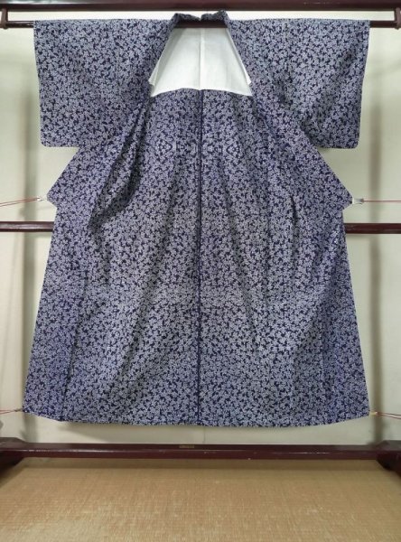 画像2: K0526Q  浴衣(日本製) 女性用着物 1970-1980年代 綿   藍, 花 【中古】 【USED】 【リサイクル】 ★★★☆☆ (2)
